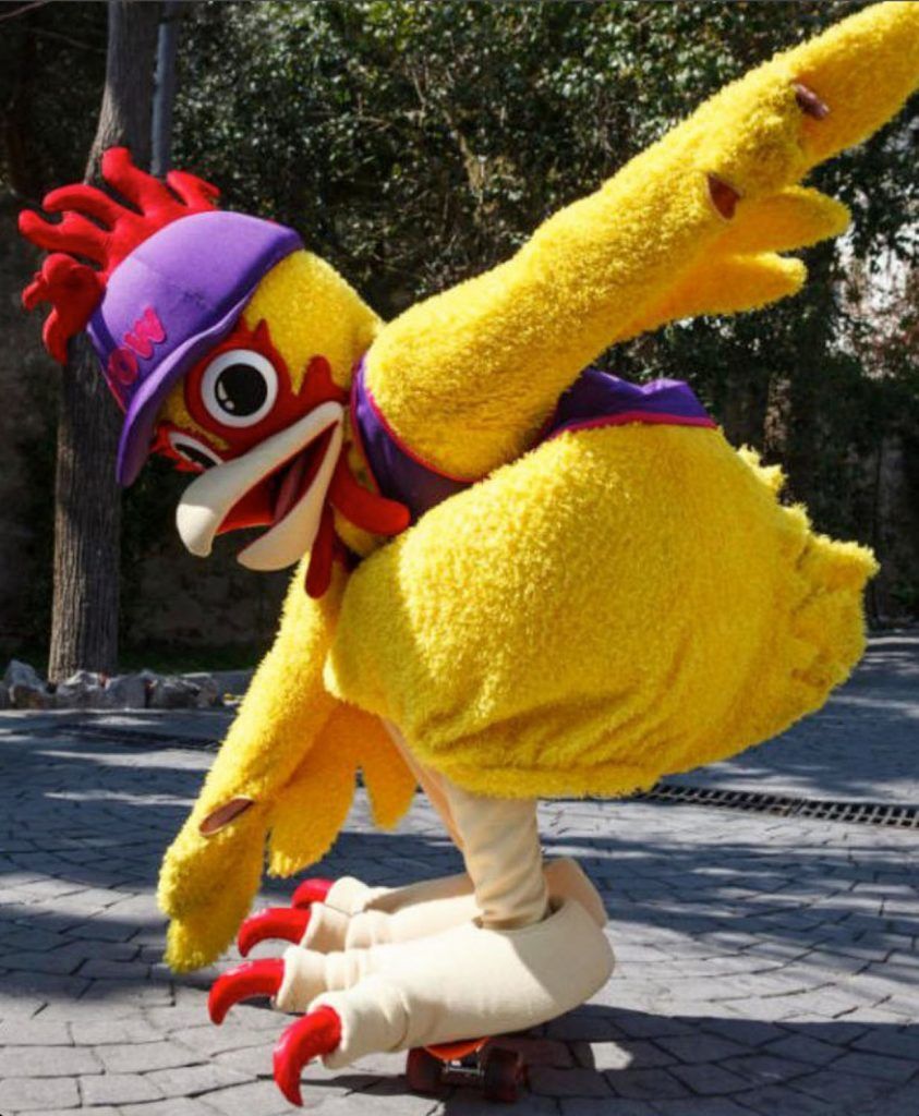 mascota publicitaria rowgelia para el row 2