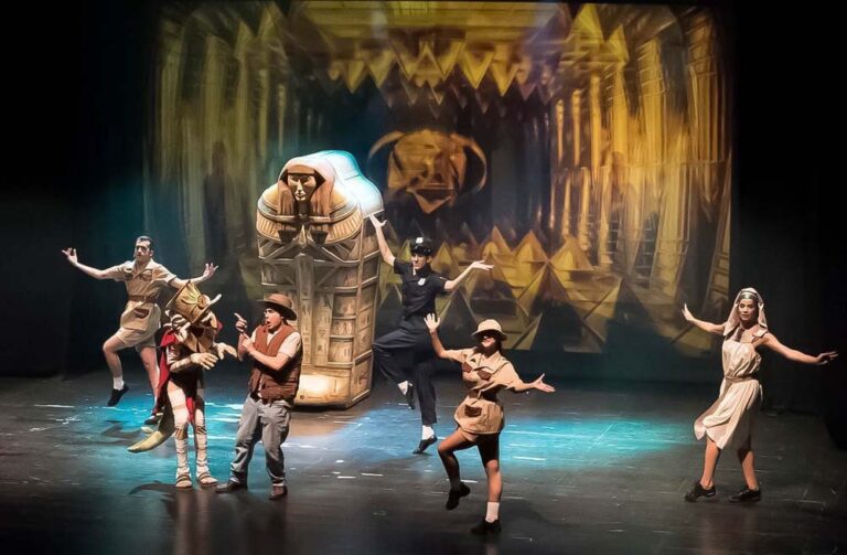 sarcofago egipcio atrezo porexpan madera musical oficial tadeo jones 2